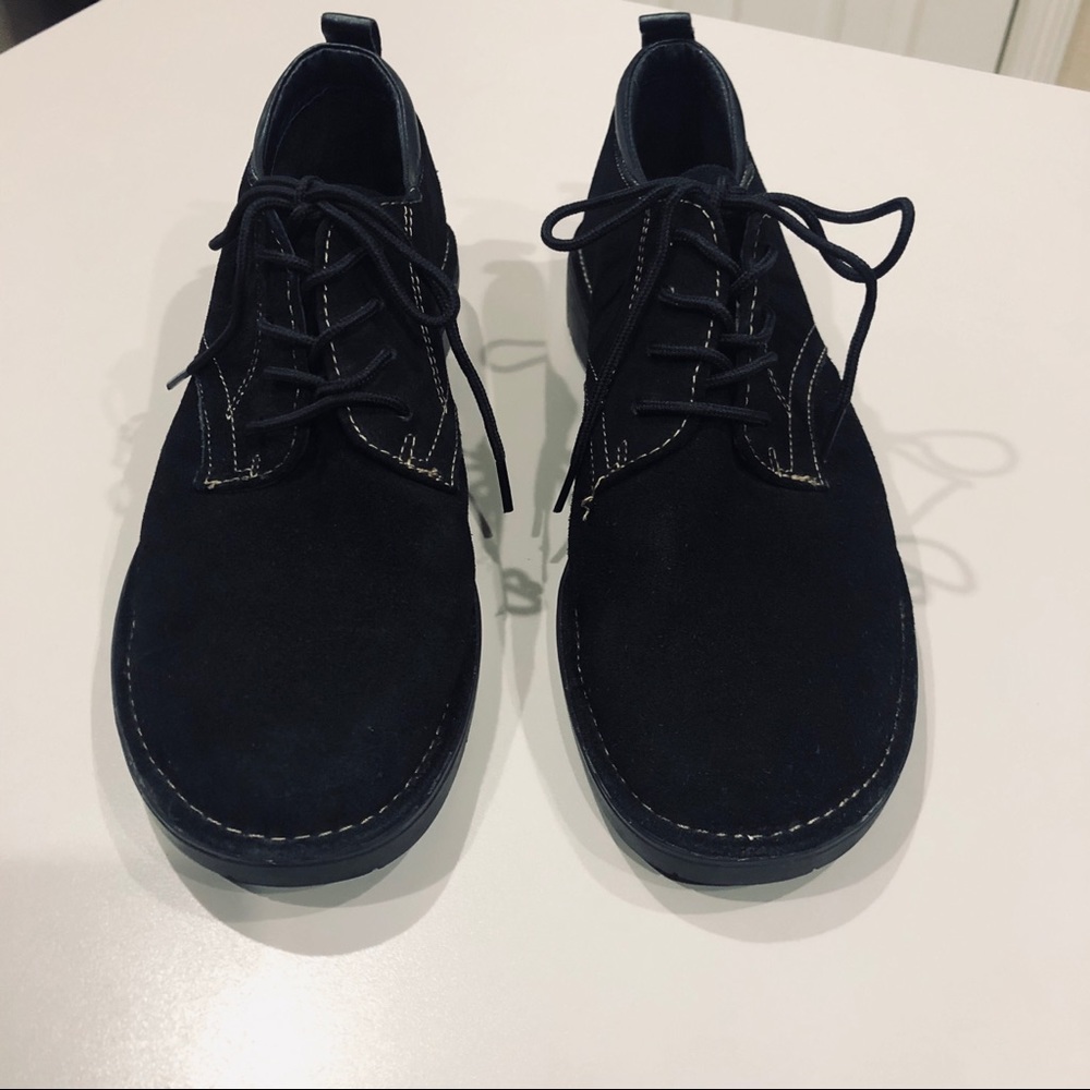 Bass Shoes Black size 9M Suede with Leather Upper.